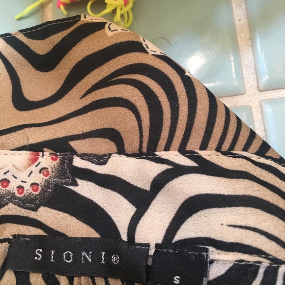 Absolutely gorgeous colorful top - Picture 8 of 8